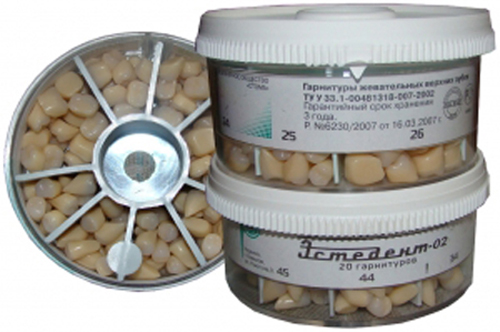 Гарнитур передних нижних зубов